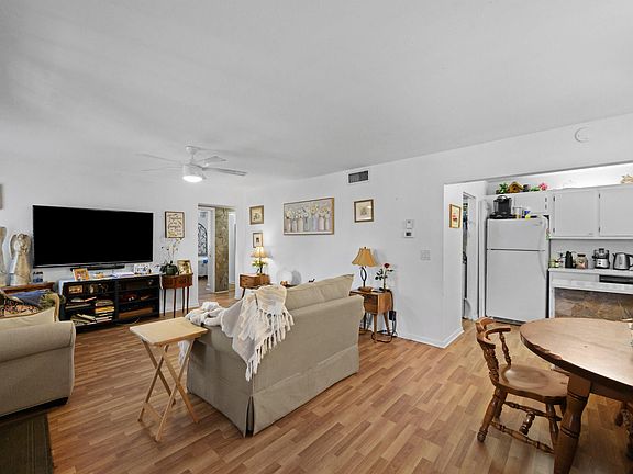 4th image of 431 Pine Glen Lane #C-2