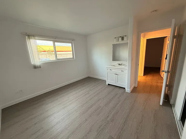 13255 Olive Tree Ln — Photo 5