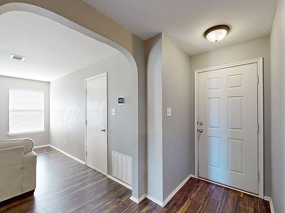 3rd image of 15207 Meredith Ln