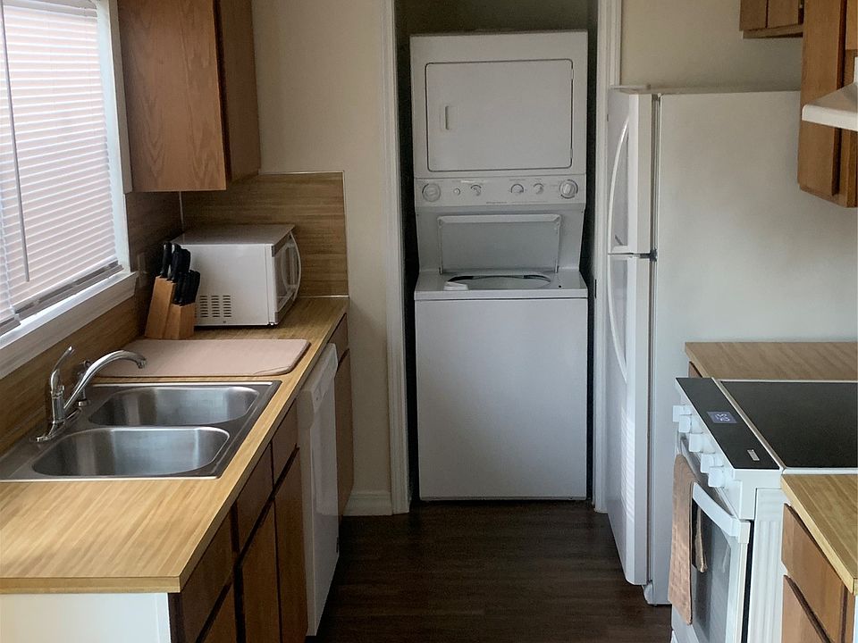 1st image of 227 Settlers Park Dr