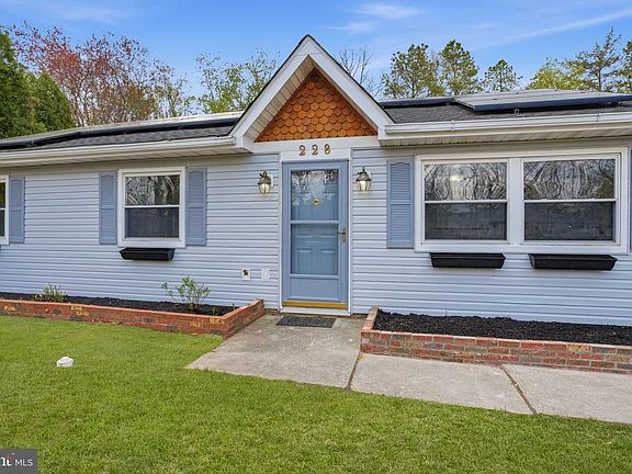 3rd image of 228 Coville Dr