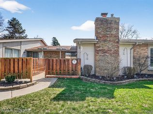 9 Willow Way, Waterford, MI 48328