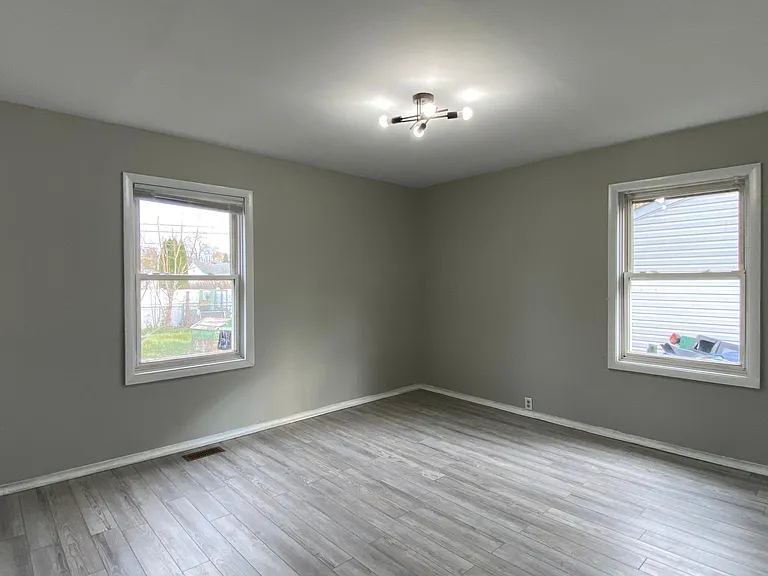 611 Iola Ave — Photo 8
