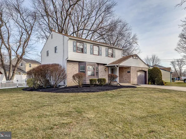 359 Windsor Dr, Cherry Hill, NJ 08002
