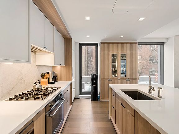 4th image of 180 Avenue Of The Amer #3A