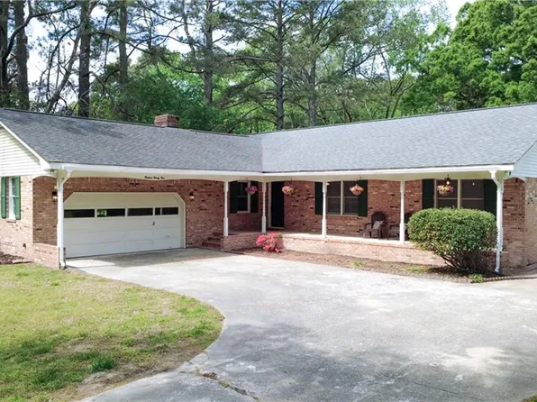 1425 Lotus Dr, Virginia Beach, VA 23456