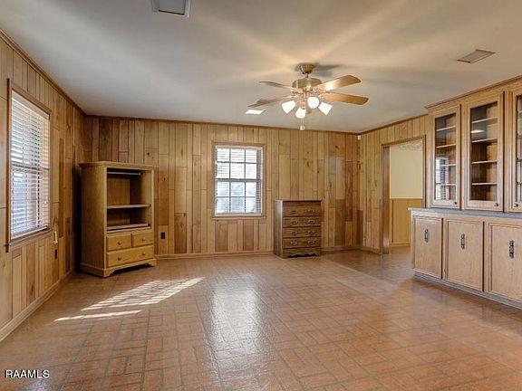 3rd image of 722 Charles Ave