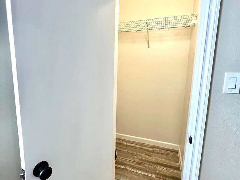 712 W Fourth Plain Blvd — Photo 15