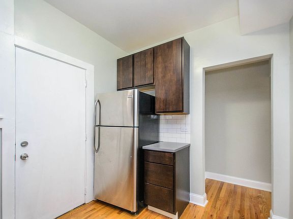 5th image of 3004 W Ainslie St APT 1S