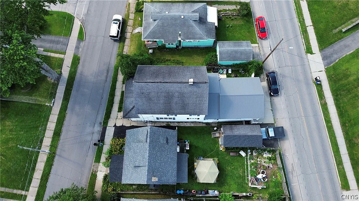 3 bed, 1.0 bath, 2128 sqft, $1,300 — Photo 3