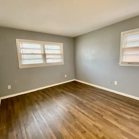 2912 E Baylor St — Photo 4