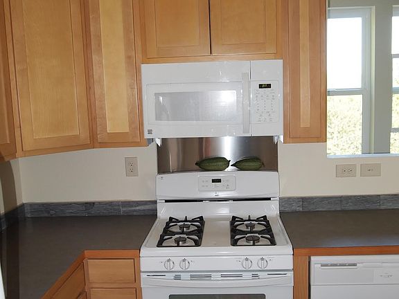 Kitchen: Gas range, microwave with fan and light built in, dishwasher