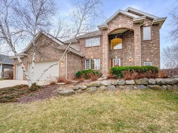 325 Oakmont St, Oregon, WI 53575