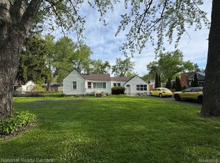 6376 Lanman Dr, Waterford, MI 48329