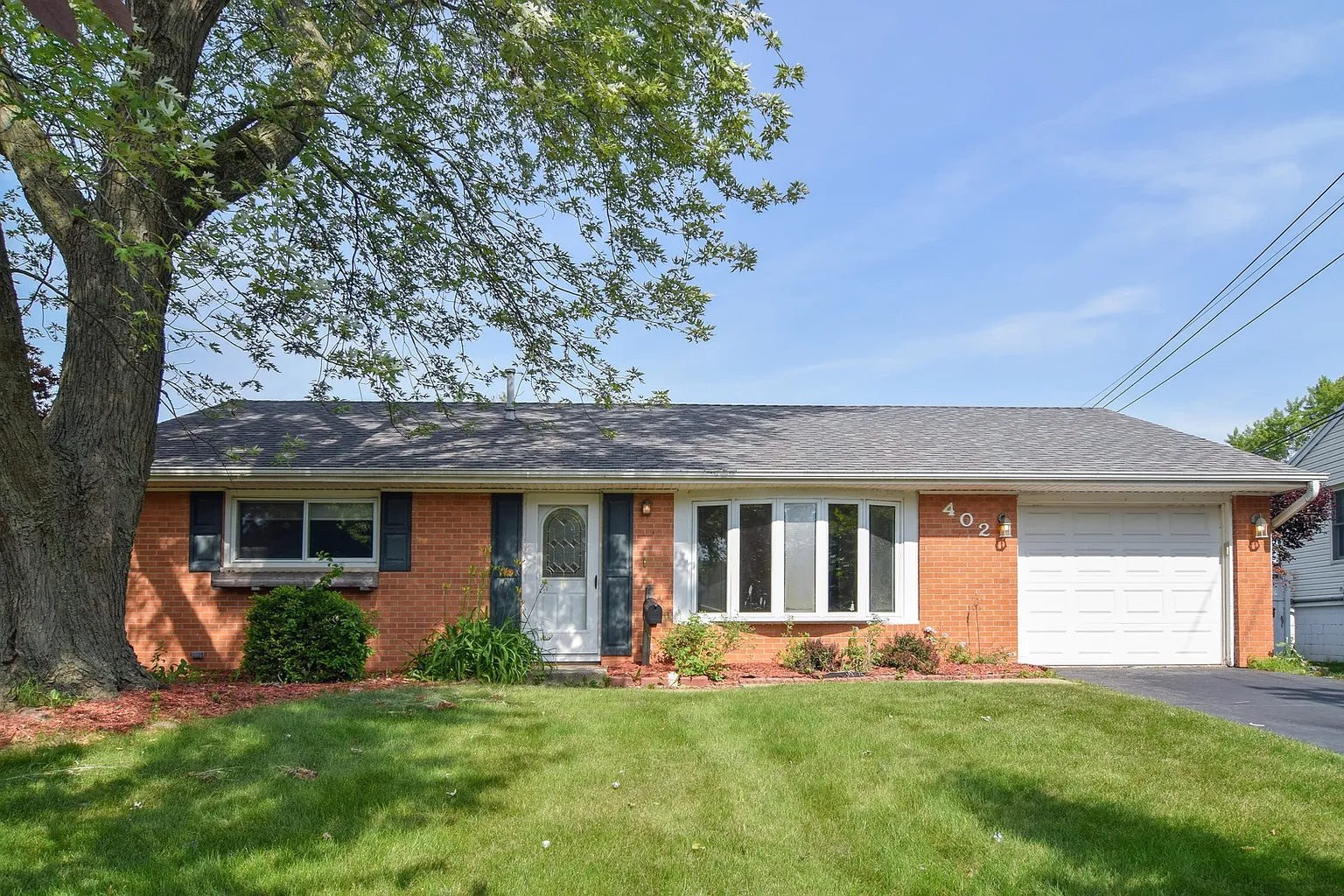 402 Holly Dr photo 1