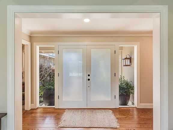5th image of 401 Juanita Way