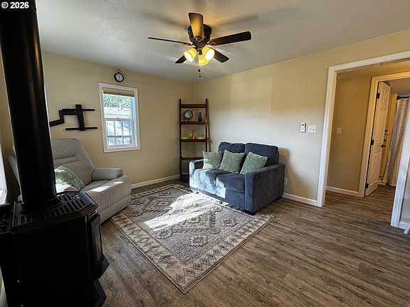 4th image of 2030 Plum St