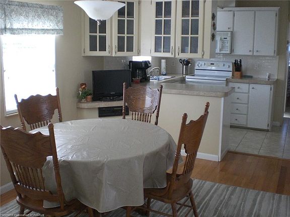 4th image of 62 Beachfront Ln