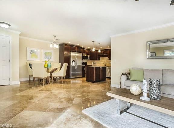 4th image of 1555 Curlew Ave