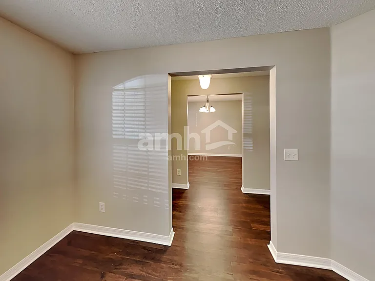 1913 Southern Oak Loop — Photo 10