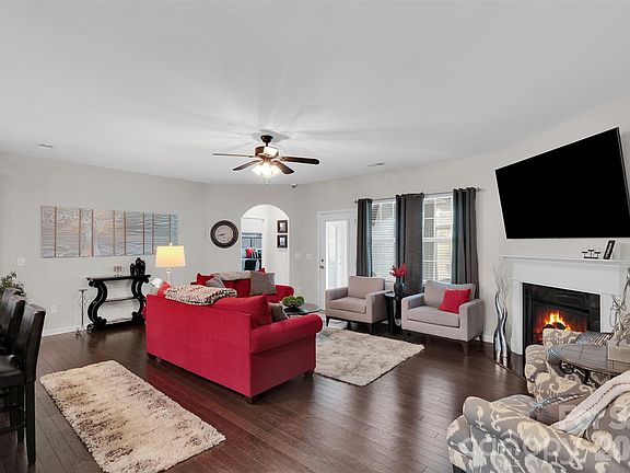 3rd image of 379 Kentmere Ln
