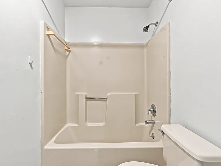 820 Locust St #3 — Photo 13
