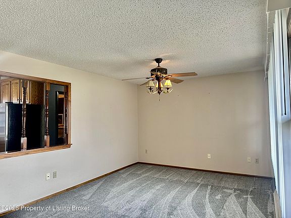 4th image of 687 Custer St