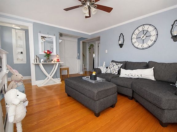 2nd image of 75 Gillette Cir