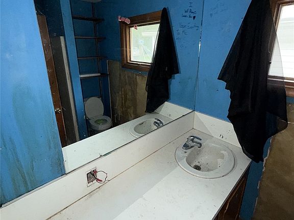 3rd image of 111 Forrest Ave