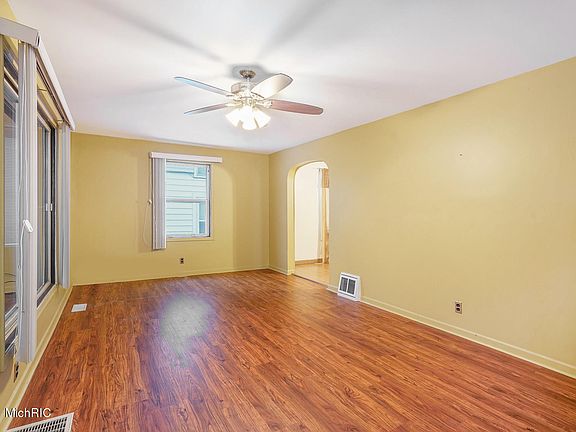 3rd image of 1822 Lafayette Ave SE