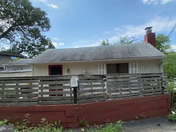 690 N Riverside Dr, Crownsville, MD 21032