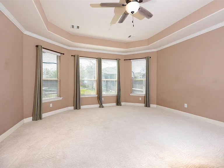 6743 Honeycrest Ln — Photo 12
