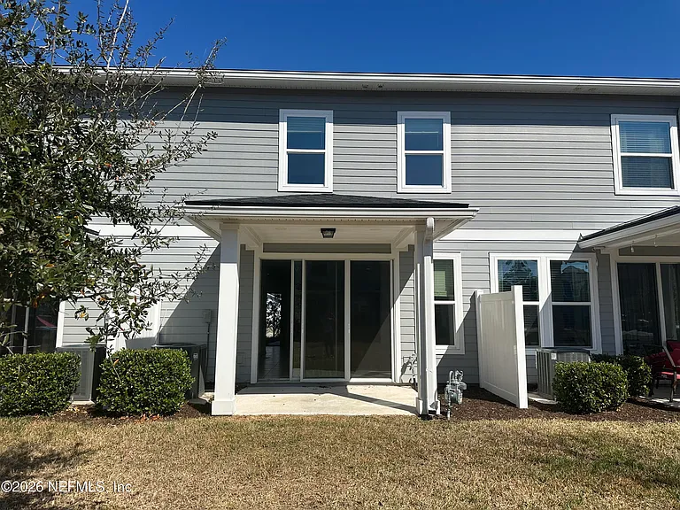136 Pinebury Ln — Photo 3