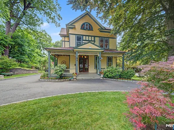 76 Hillside Ave, Tenafly, NJ 07670