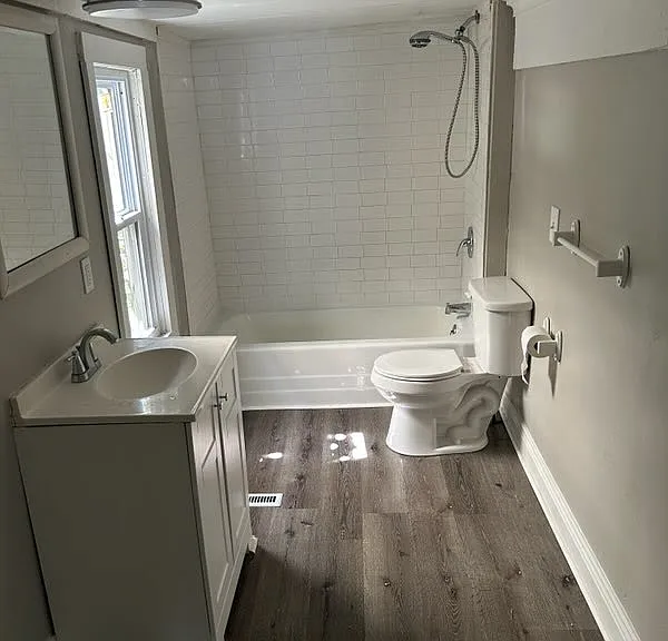 210 S 6th St — Photo 12