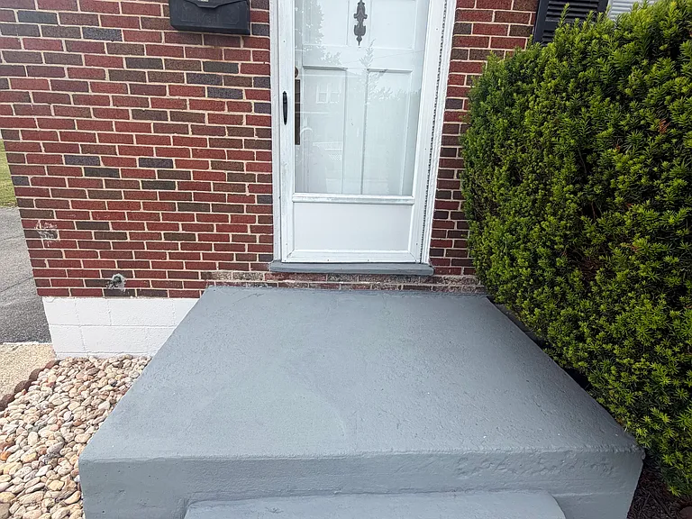 Front entrance with mailbox.