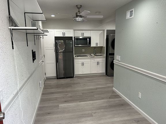 3rd image of 823A Knights Cir