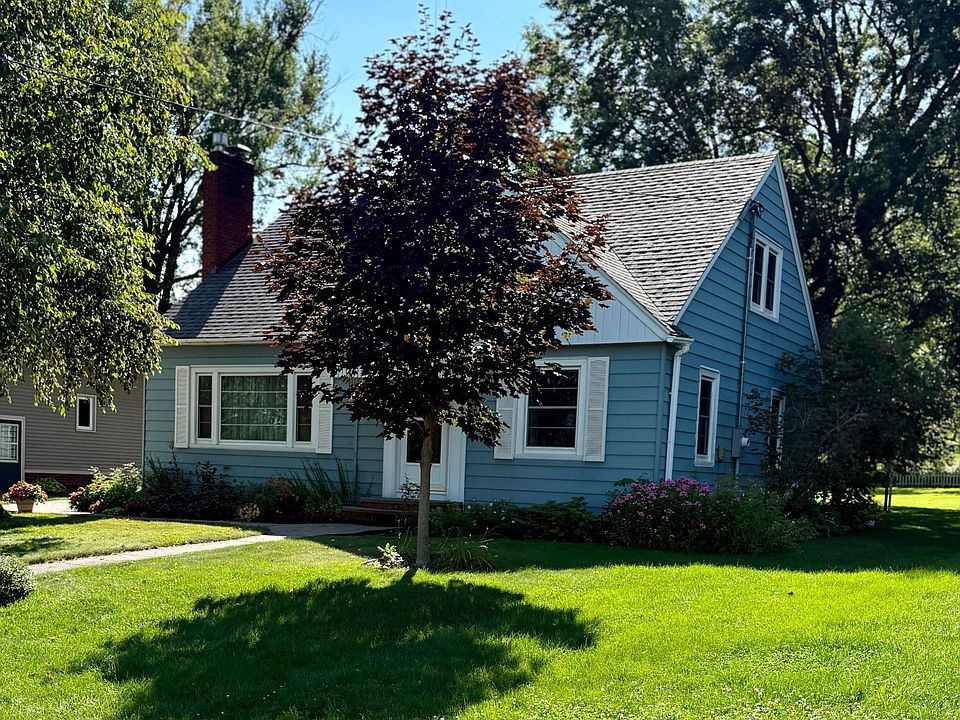1st image of 215 Johnson St