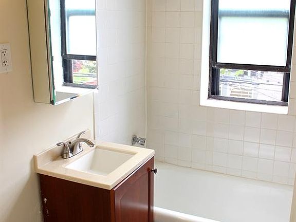 4th image of 4614 N Paulina St #1