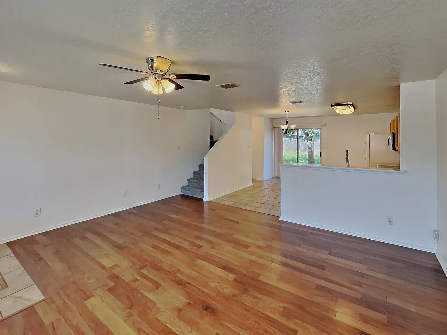 3 bed, 2.5 bath, 1547 sqft, $1,389 — Photo 3