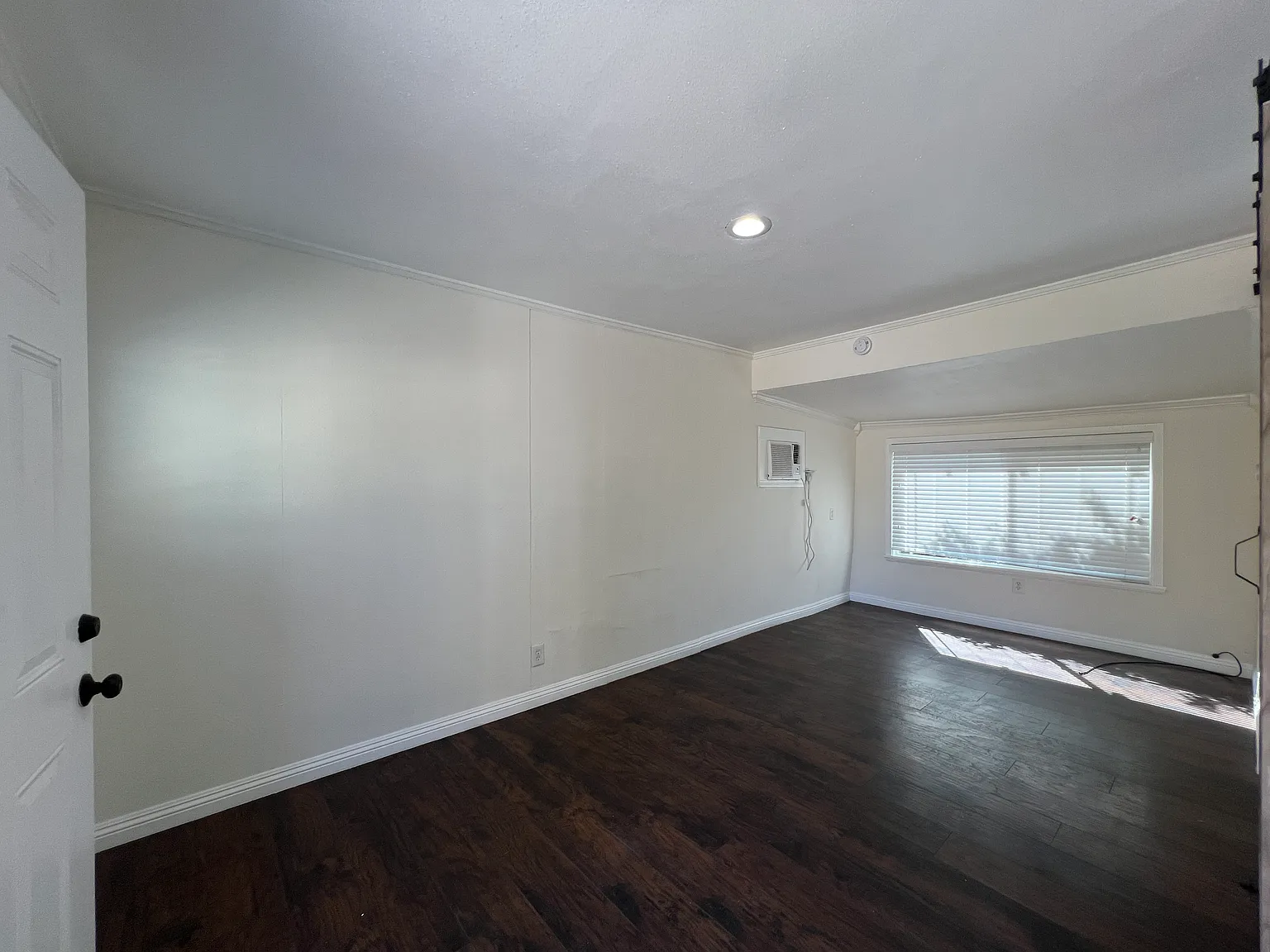 1 bed, 500 sqft, $1,600 — Photo 3