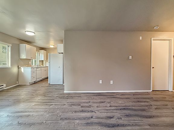 4th image of 440 SW 155th St APT D