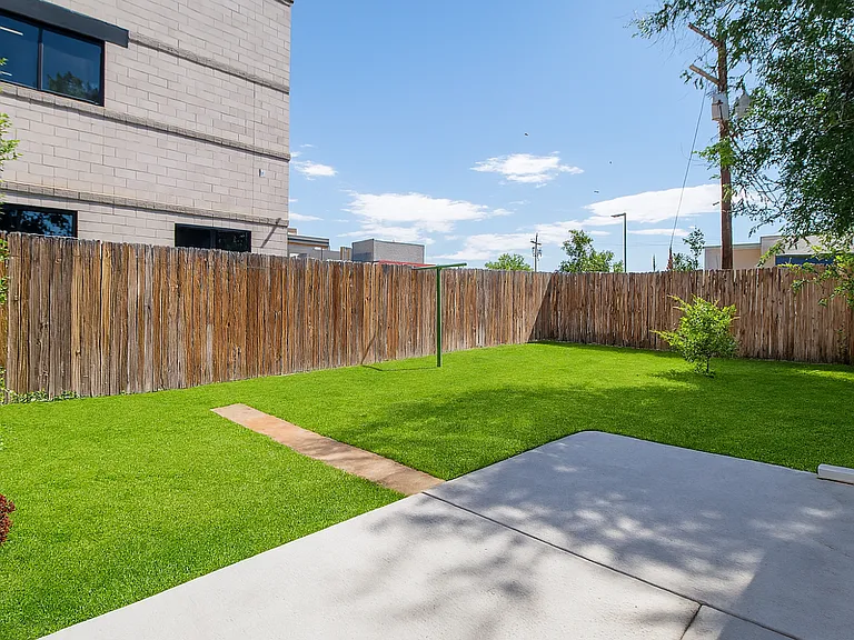 81 W Southern St — Photo 2