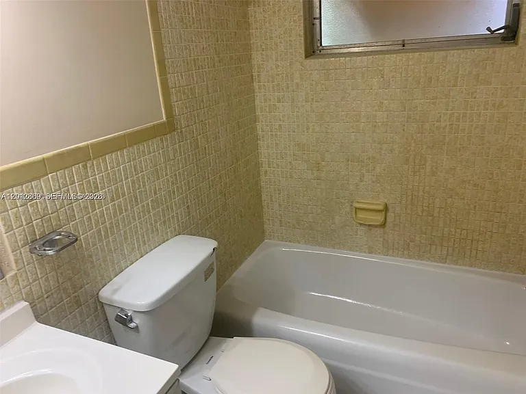 1702 McKinley St #4 — Photo 10