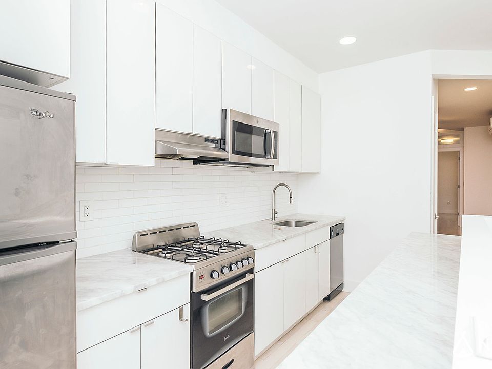 1st image of 319 Menahan St Floor 2