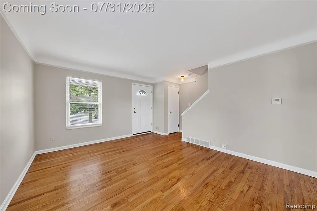 2 bed, 1.0 bath, 858 sqft, $1,700 — Photo 4