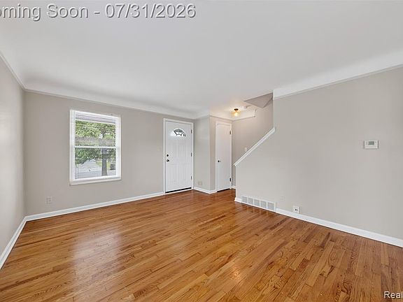 4th image of 360 Parkview Dr
