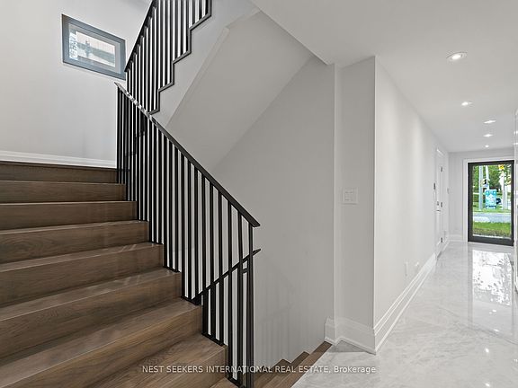 4th image of 141 Chaplin Cres