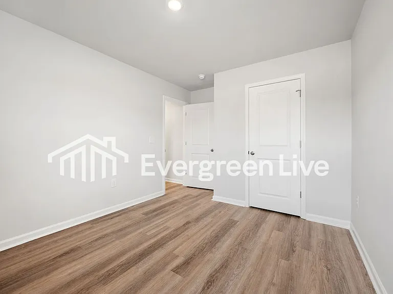 1005 Kinness Dr — Photo 7