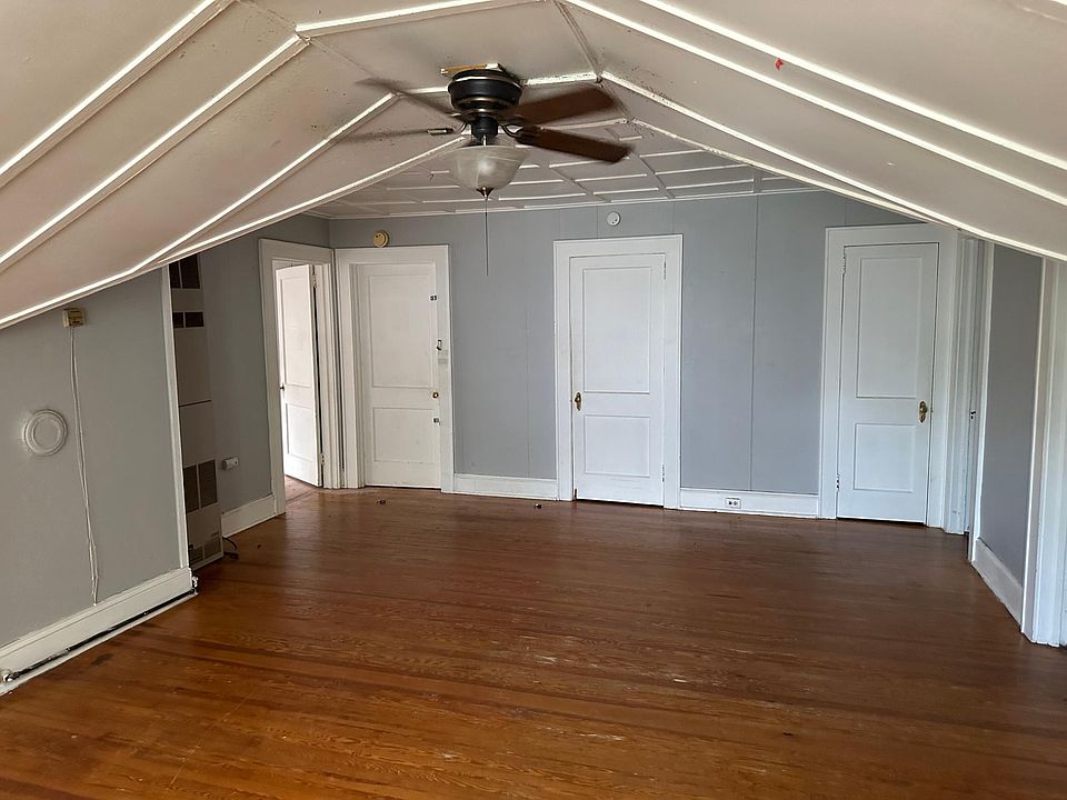 2nd image of 432 S Race St #3